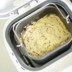 Ingrédients pain sans gluten dans la machine à pain